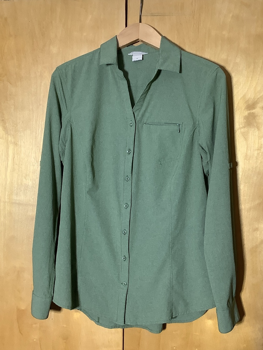 Duluth Trading Company sage green performance top, size medium